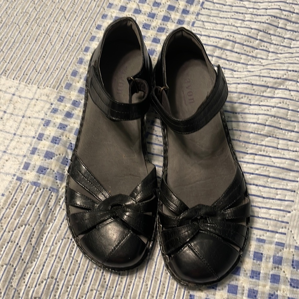 Aravon Clarissa Leather Fisherman Sandals - 12B